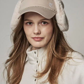 High-Neck vs. Classic Collar: Which Golf Top Defines Modern Women’s Style?